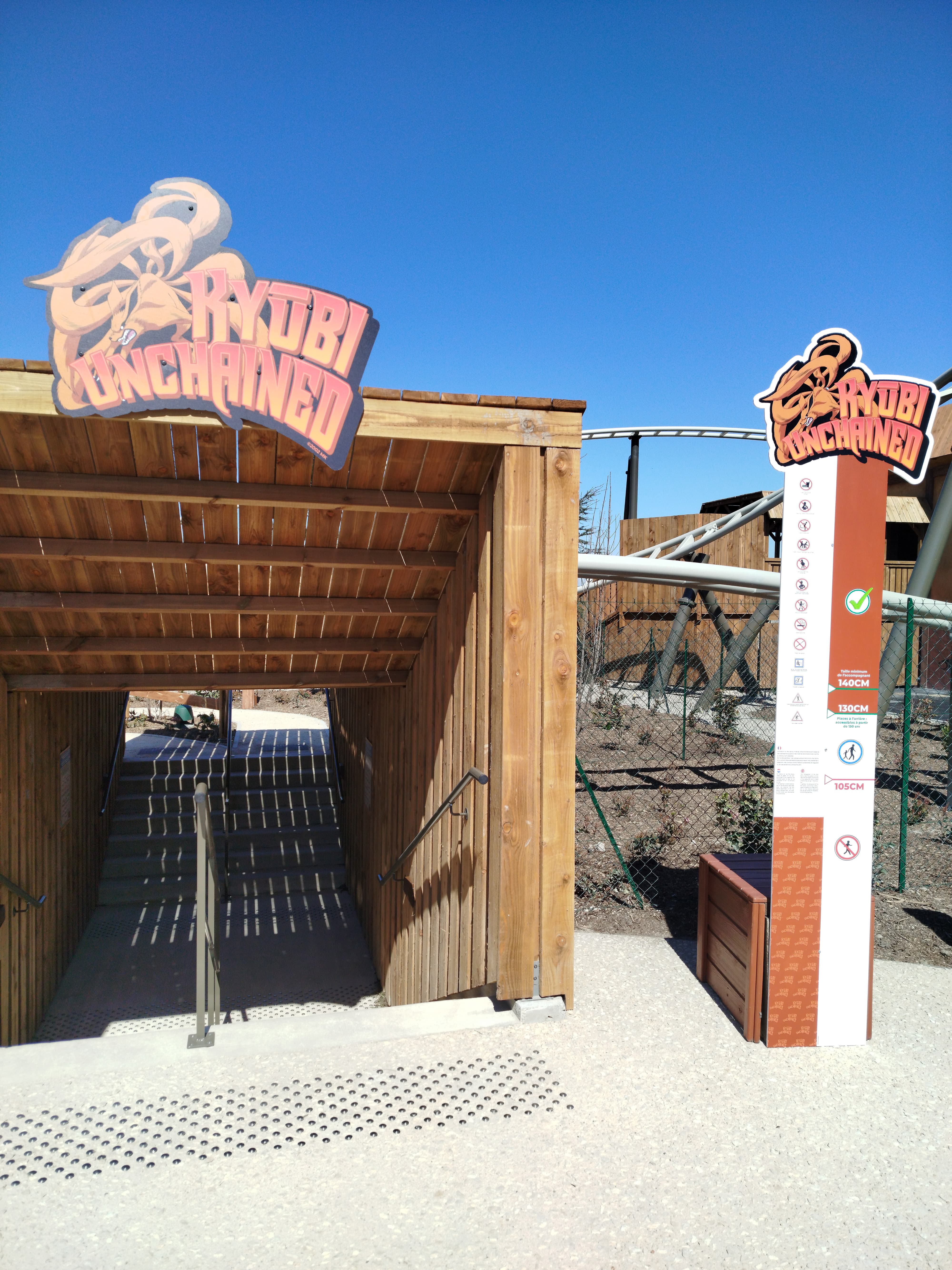 L'entrée principale de la Kyûbi Unchained au Konoha Land